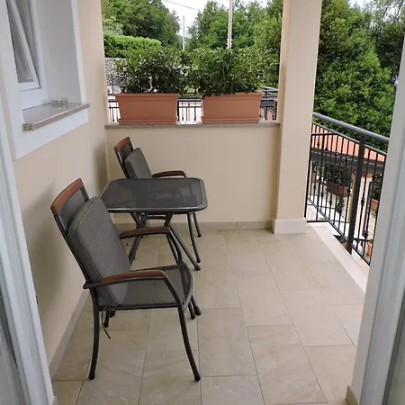 아파트 Cozy For 2 With Balcony & Sea View Elma 모슈체니체